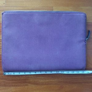 Everlane 15" Laptop Sleeve in Burgundy Twill